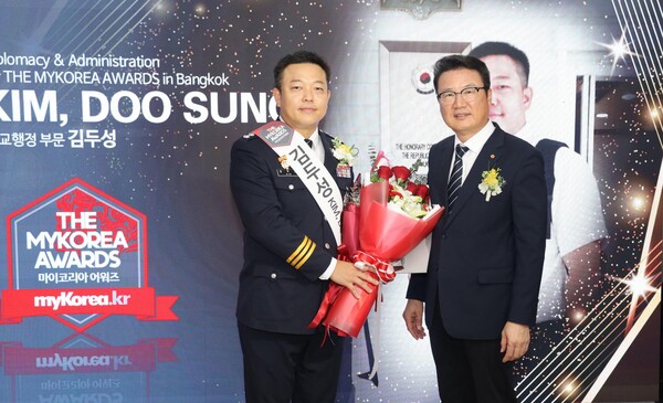 김두성 주태국대한민국대사관 참사관 Kim Doo Sung(외교·행정 Diplomacy & Administration)과 윤두섭 조직위원장